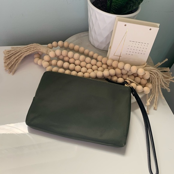 Like new green Kate Spade wristlet/wallet! $65 - Picture 2 of 7